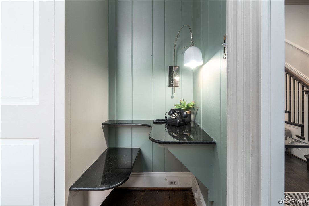 9 River Road Richmond, VA 23226 - Photo 5 of 46 Phone Booth. Hardwood, Granite