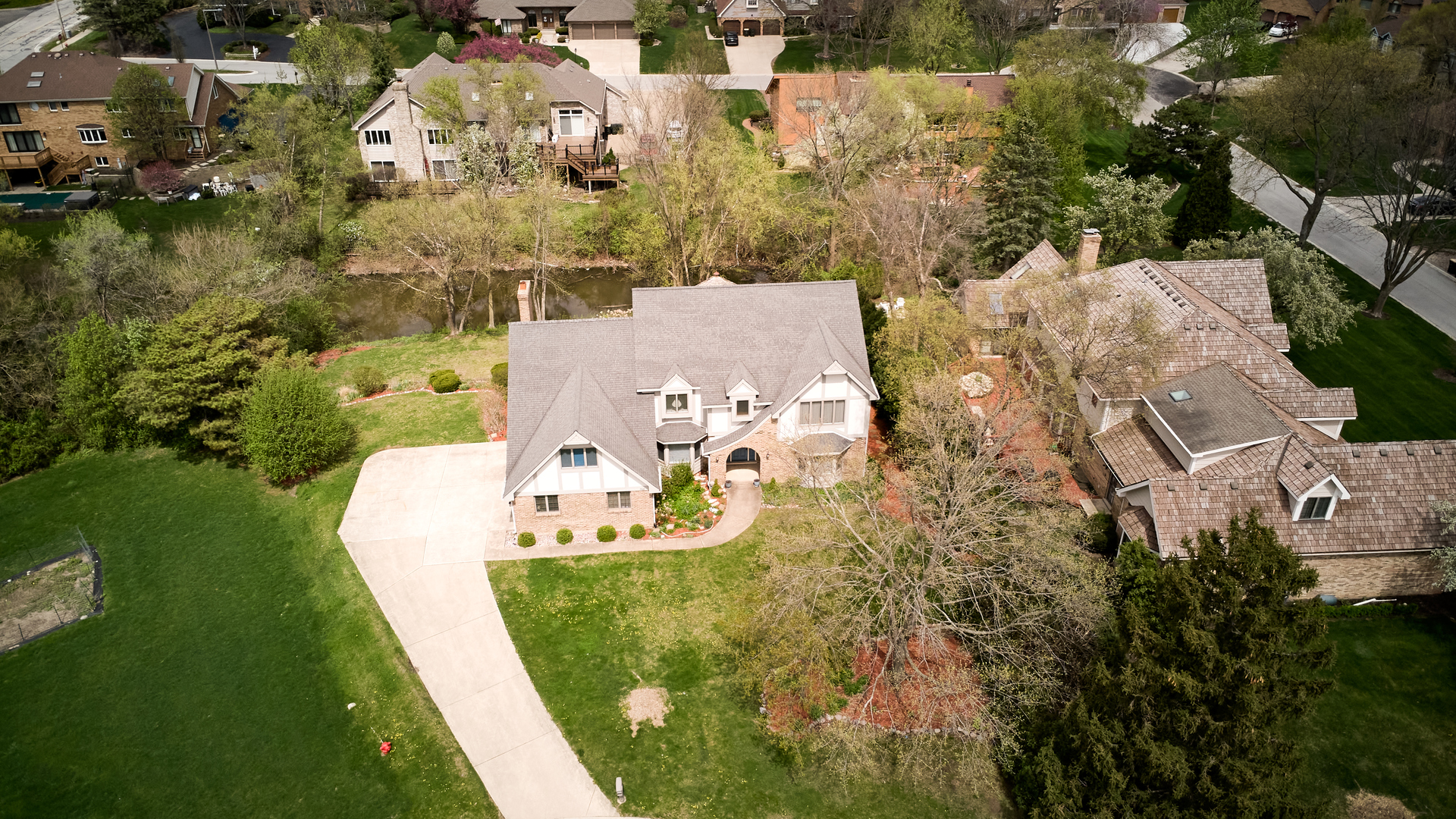 an aerial view of a house with outdoor space lake view