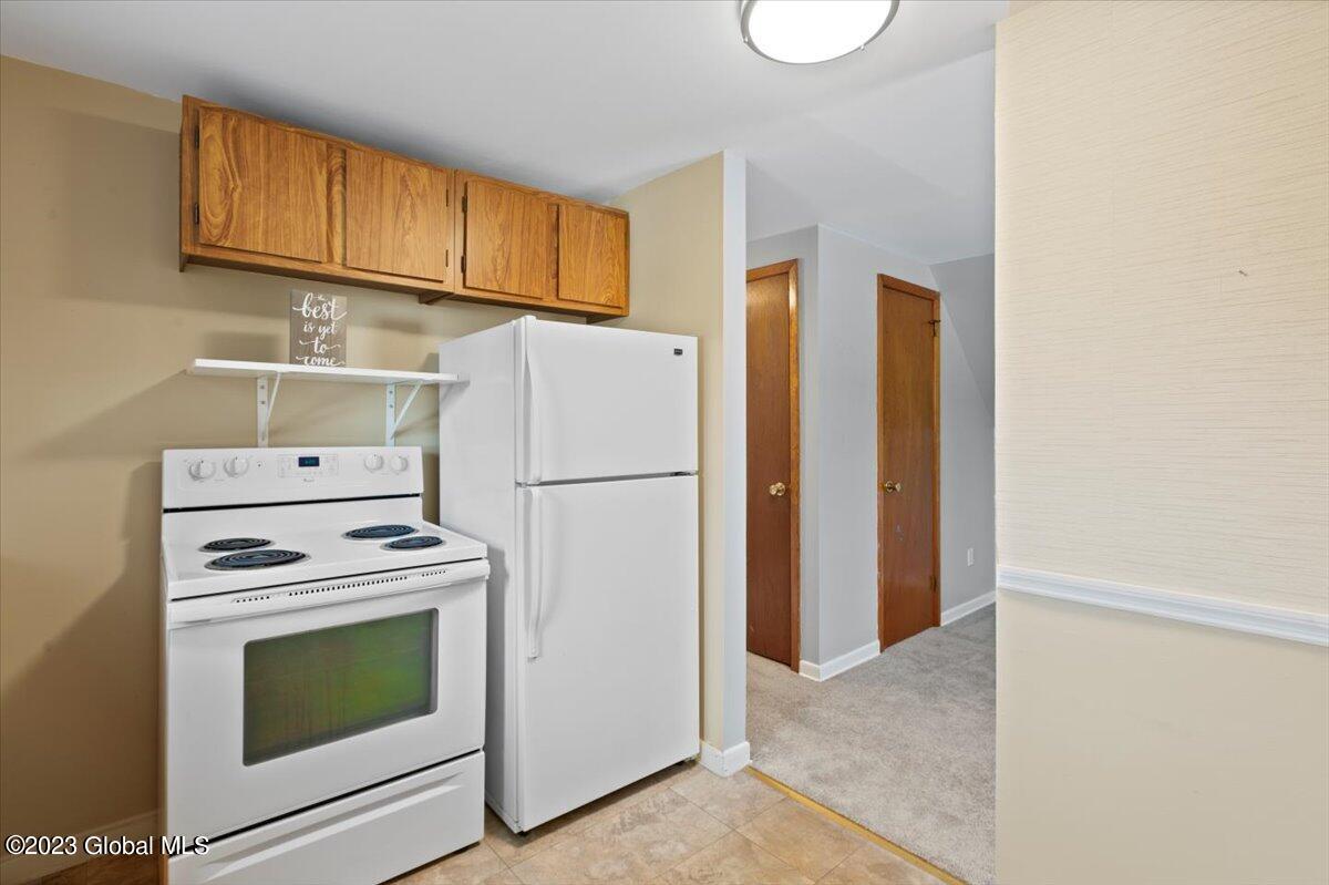 14 Merrill Street Colonie, NY 12205 - Photo 25 of 33 19-MW2_0946