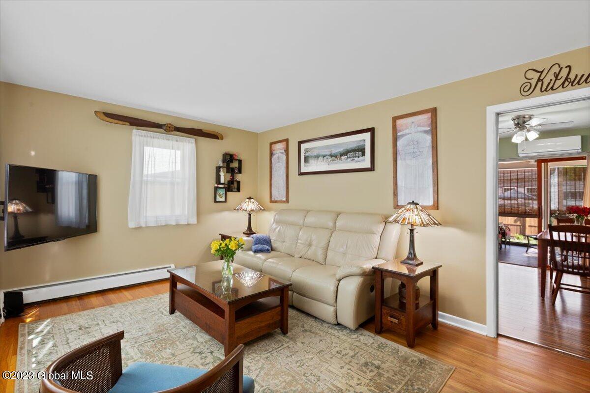 14 Merrill Street Colonie, NY 12205 - Photo 4 of 33 08-MW2_0892