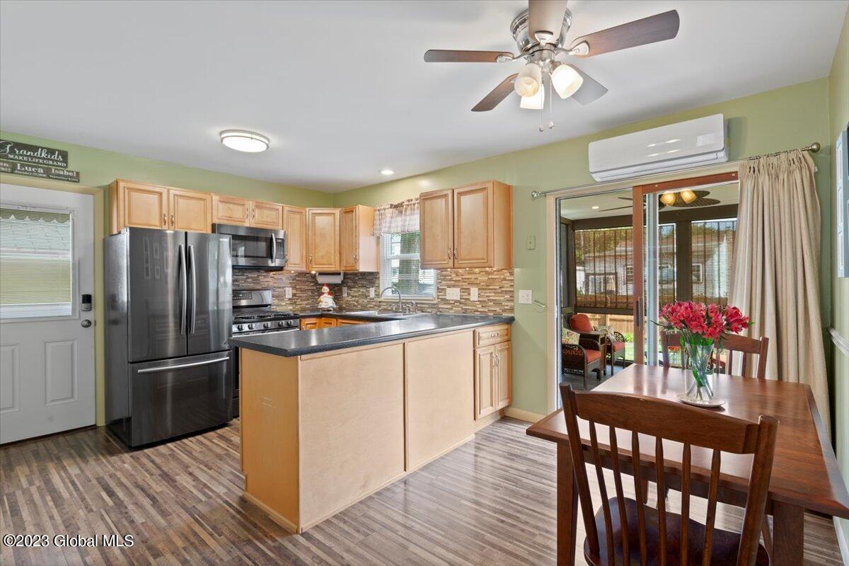 14 Merrill Street Colonie, NY 12205 - Photo 8 of 33 05-MW2_0868