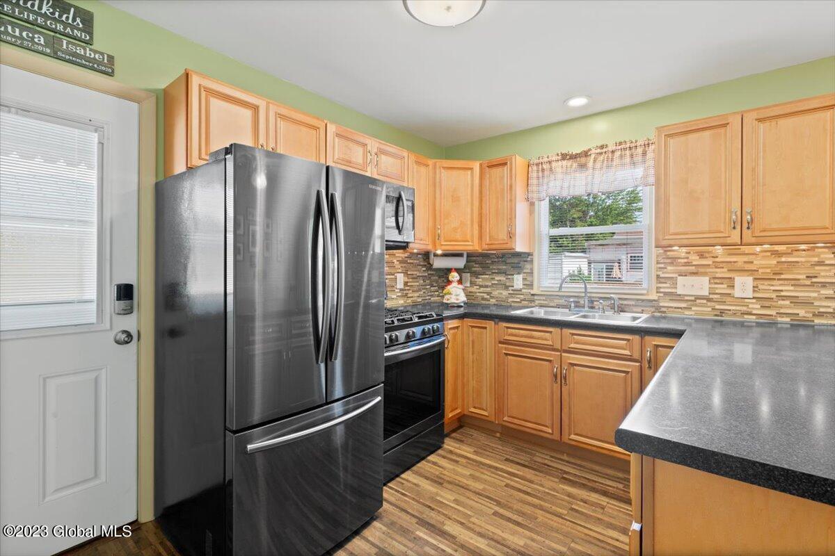 14 Merrill Street Colonie, NY 12205 - Photo 9 of 33 01-MW2_0849