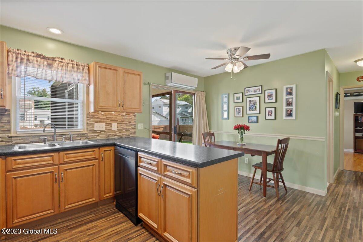 14 Merrill Street Colonie, NY 12205 - Photo 10 of 33 02-MW2_0854
