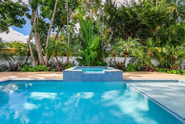 $2,894,000 | 11780 Northeast 8th Avenue, Biscayne Park, FL 33161