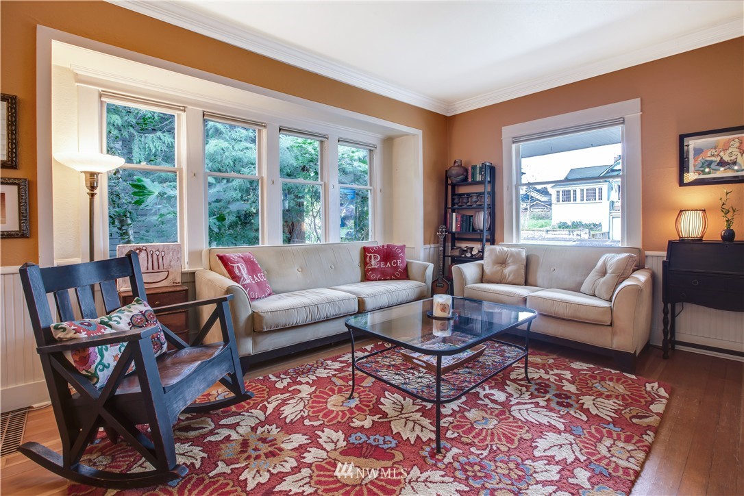 557 North 72nd Street Seattle, WA 98103 - Photo 4 of 25 Gallery Image 4