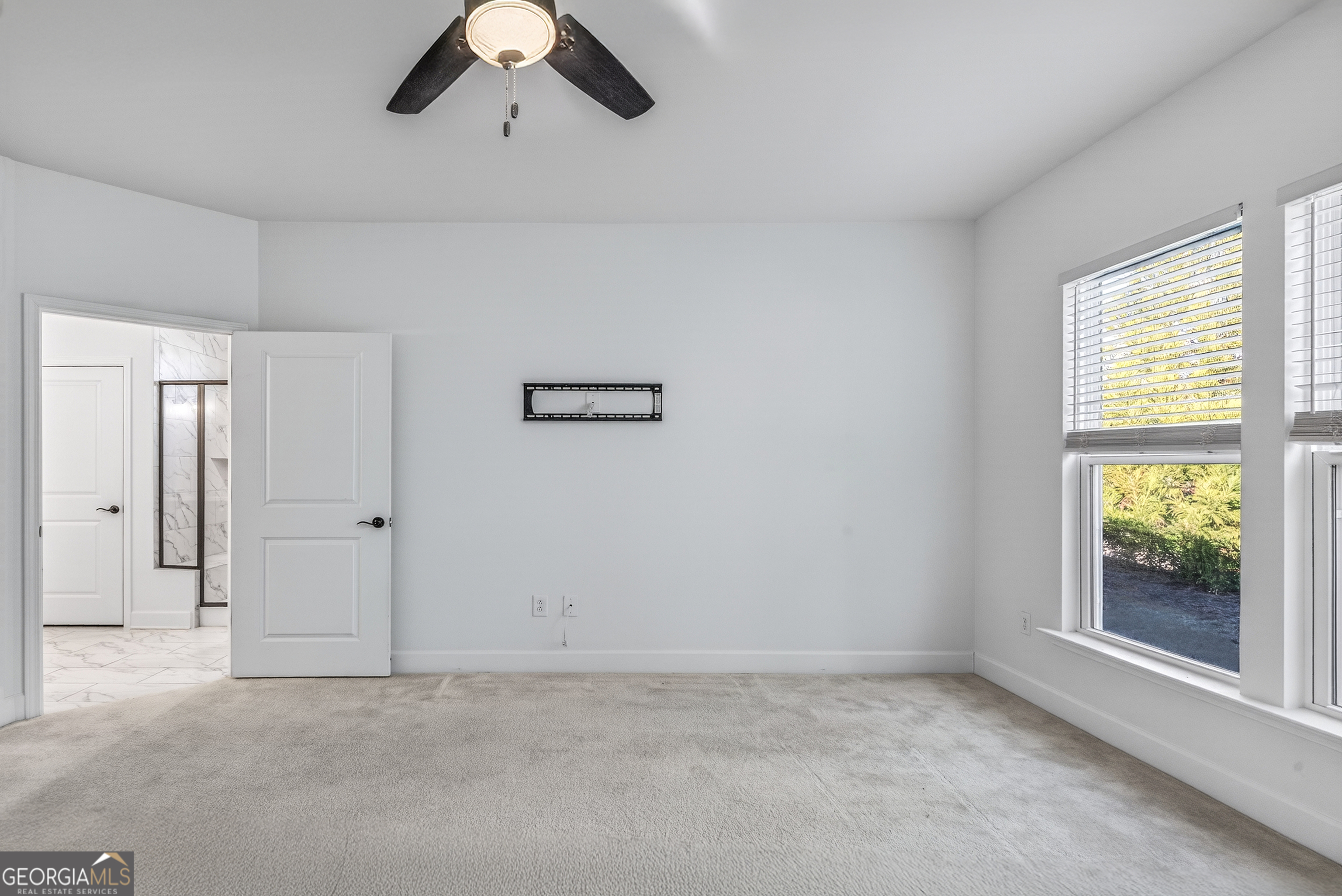 1060 Lone Oak Road Greensboro, GA 30642 - Photo 16 of 26 a view of an empty room with window