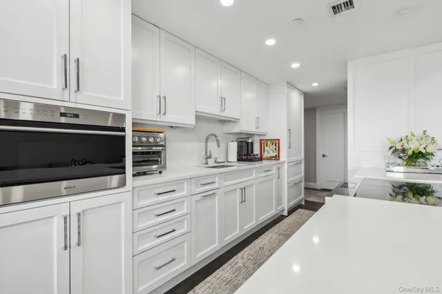 $2,799,000 | 100 Hilton Avenue, Unit 901, Garden City, NY 11530