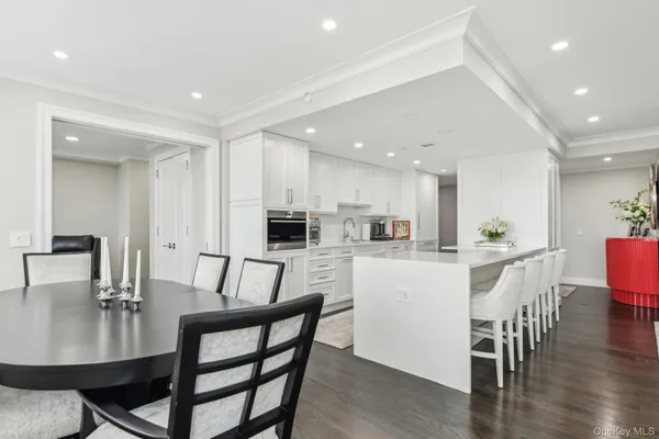 $2,799,000 | 100 Hilton Avenue, Unit 901, Garden City, NY 11530