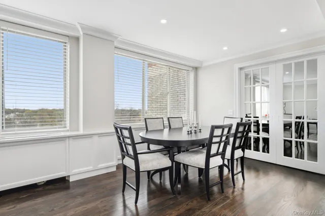 $2,799,000 | 100 Hilton Avenue, Unit 901, Garden City, NY 11530