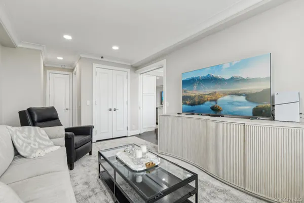 $2,799,000 | 100 Hilton Avenue, Unit 901, Garden City, NY 11530