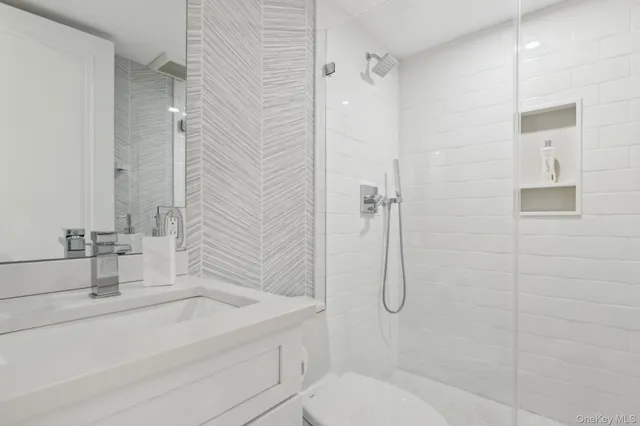 $2,799,000 | 100 Hilton Avenue, Unit 901, Garden City, NY 11530