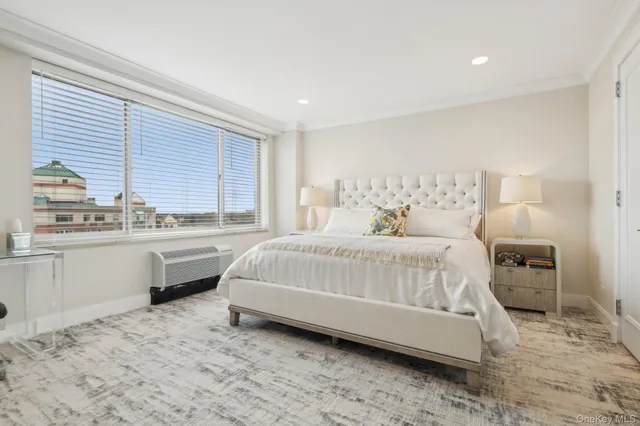 $2,799,000 | 100 Hilton Avenue, Unit 901, Garden City, NY 11530