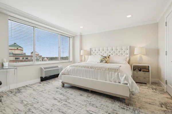 $2,799,000 | 100 Hilton Avenue, Unit 901, Garden City, NY 11530