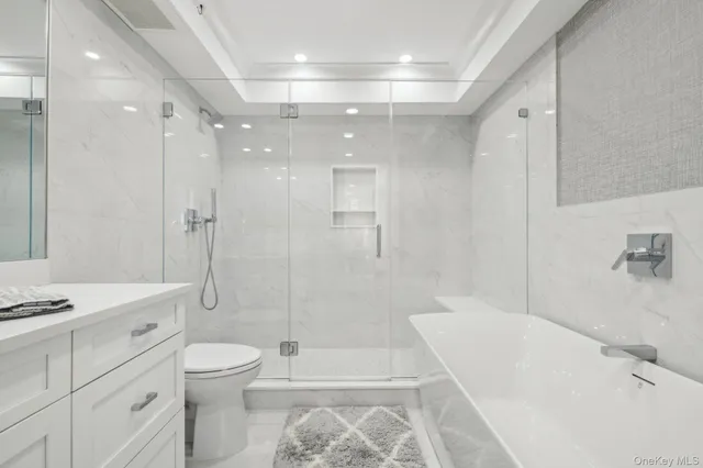 $2,799,000 | 100 Hilton Avenue, Unit 901, Garden City, NY 11530