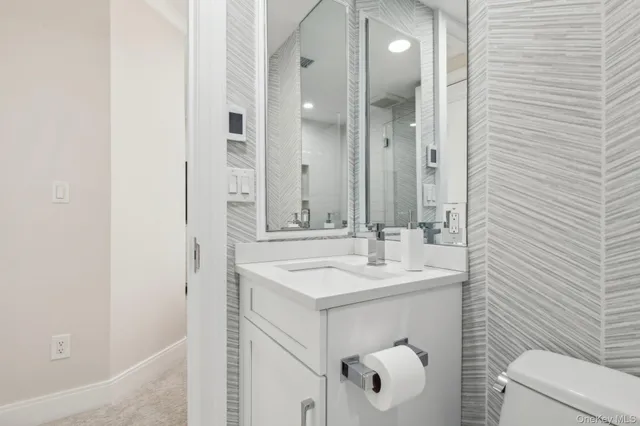 $2,799,000 | 100 Hilton Avenue, Unit 901, Garden City, NY 11530