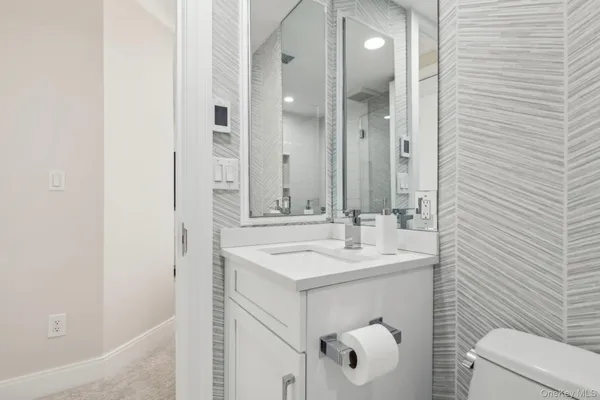 $2,799,000 | 100 Hilton Avenue, Unit 901, Garden City, NY 11530