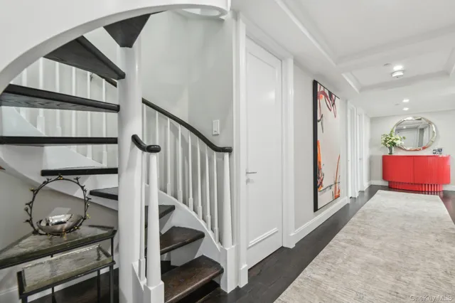 $2,799,000 | 100 Hilton Avenue, Unit 901, Garden City, NY 11530