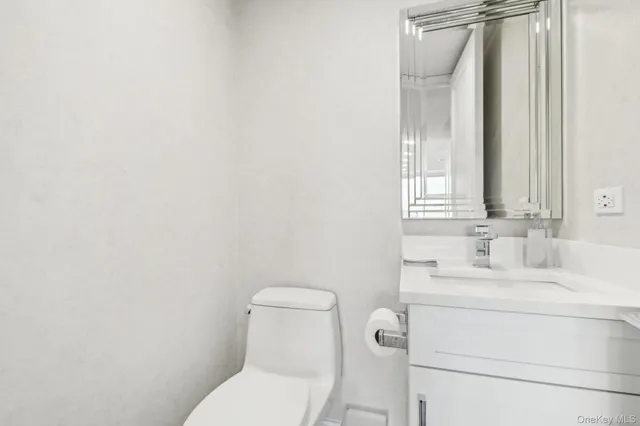 $2,799,000 | 100 Hilton Avenue, Unit 901, Garden City, NY 11530