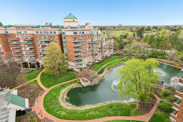 $2,799,000 | 100 Hilton Avenue, Unit 901, Garden City, NY 11530