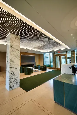 $2,799,000 | 100 Hilton Avenue, Unit 901, Garden City, NY 11530