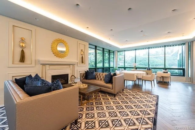 $2,799,000 | 100 Hilton Avenue, Unit 901, Garden City, NY 11530