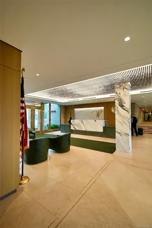 $2,799,000 | 100 Hilton Avenue, Unit 901, Garden City, NY 11530