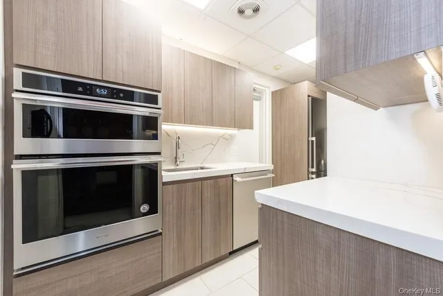 $2,799,000 | 100 Hilton Avenue, Unit 901, Garden City, NY 11530