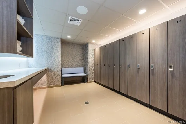 $2,799,000 | 100 Hilton Avenue, Unit 901, Garden City, NY 11530