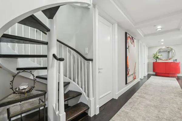 $2,799,000 | 100 Hilton Avenue, Unit 901, Garden City, NY 11530