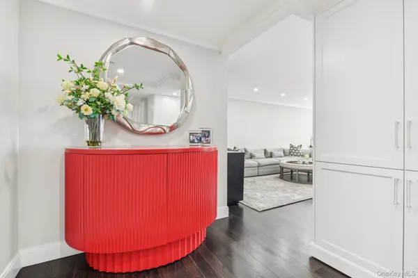 $2,799,000 | 100 Hilton Avenue, Unit 901, Garden City, NY 11530