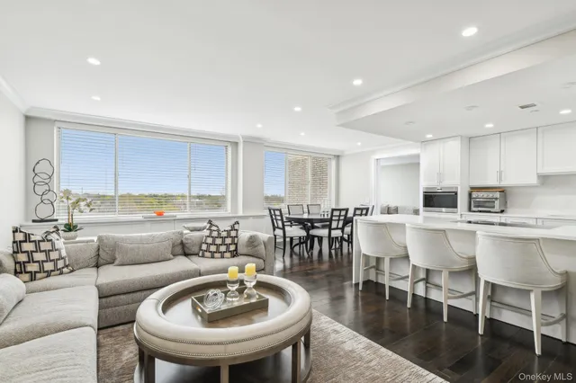 $2,799,000 | 100 Hilton Avenue, Unit 901, Garden City, NY 11530