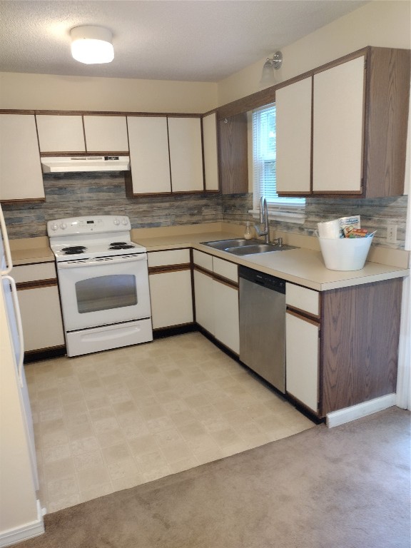 2403 B 1st Avenue Fernandina Beach, FL 32034 - Photo 3 of 17 a kitchen with granite countertop a sink and white cabinets
