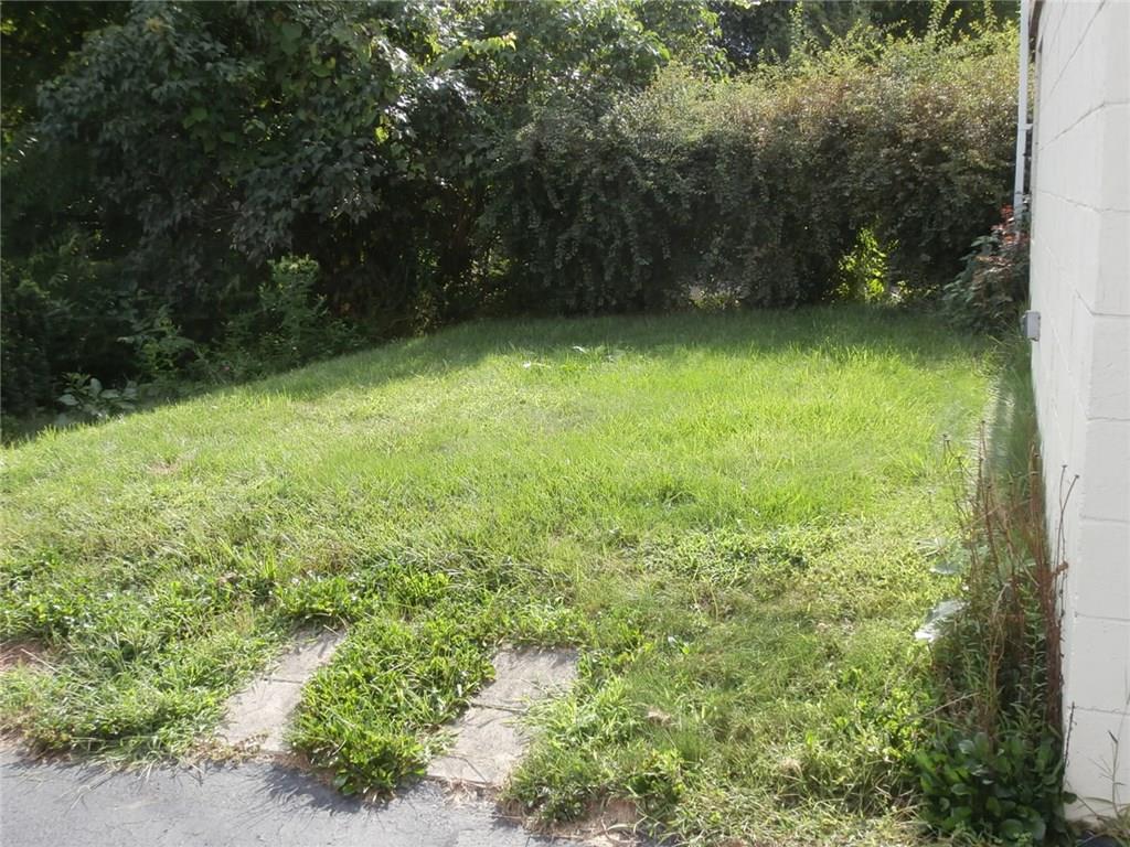 1030 Hastie Road Pittsburgh, PA 15234 - Photo 18 of 19 Upper yard