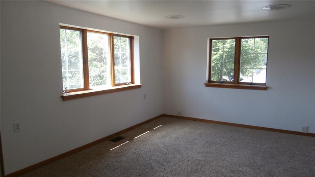 1030 Hastie Road Pittsburgh, PA 15234 - Photo 8 of 19 First floor master bedroom with master bath and large closet.