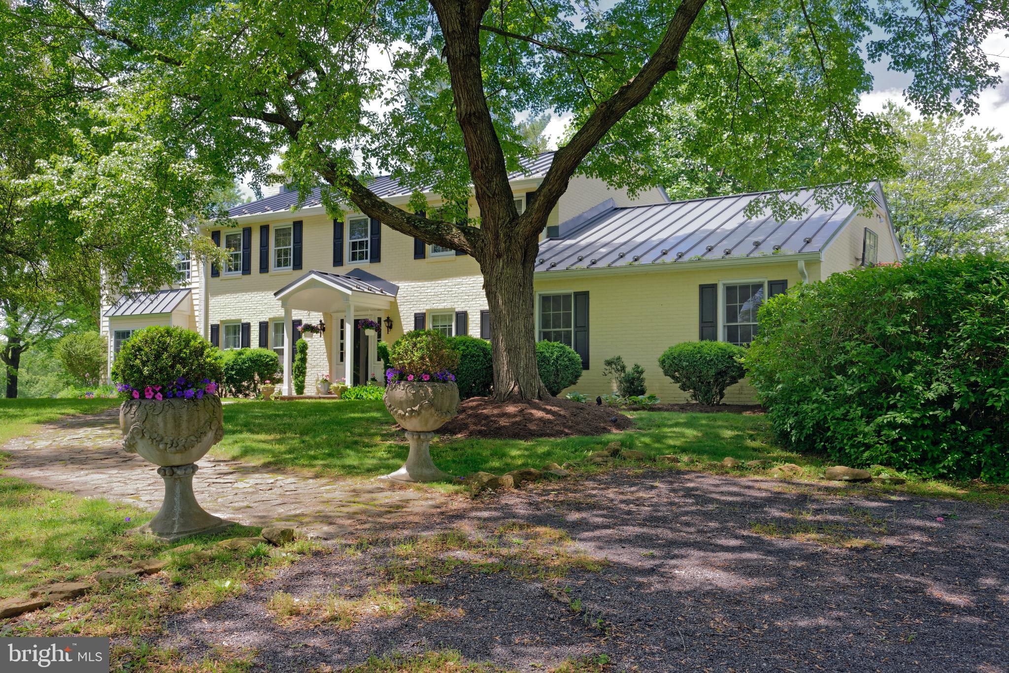 23413 Dover Road Middleburg, VA 20117 - Photo 49 of 73 Front parking area with walkway to front door