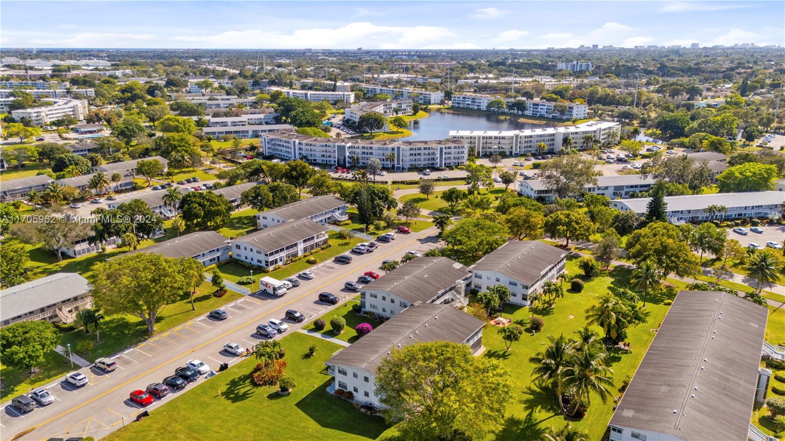 382 Markham R, Unit 382 Deerfield Beach, FL 33442 - Photo 1 of 30 a view of a city