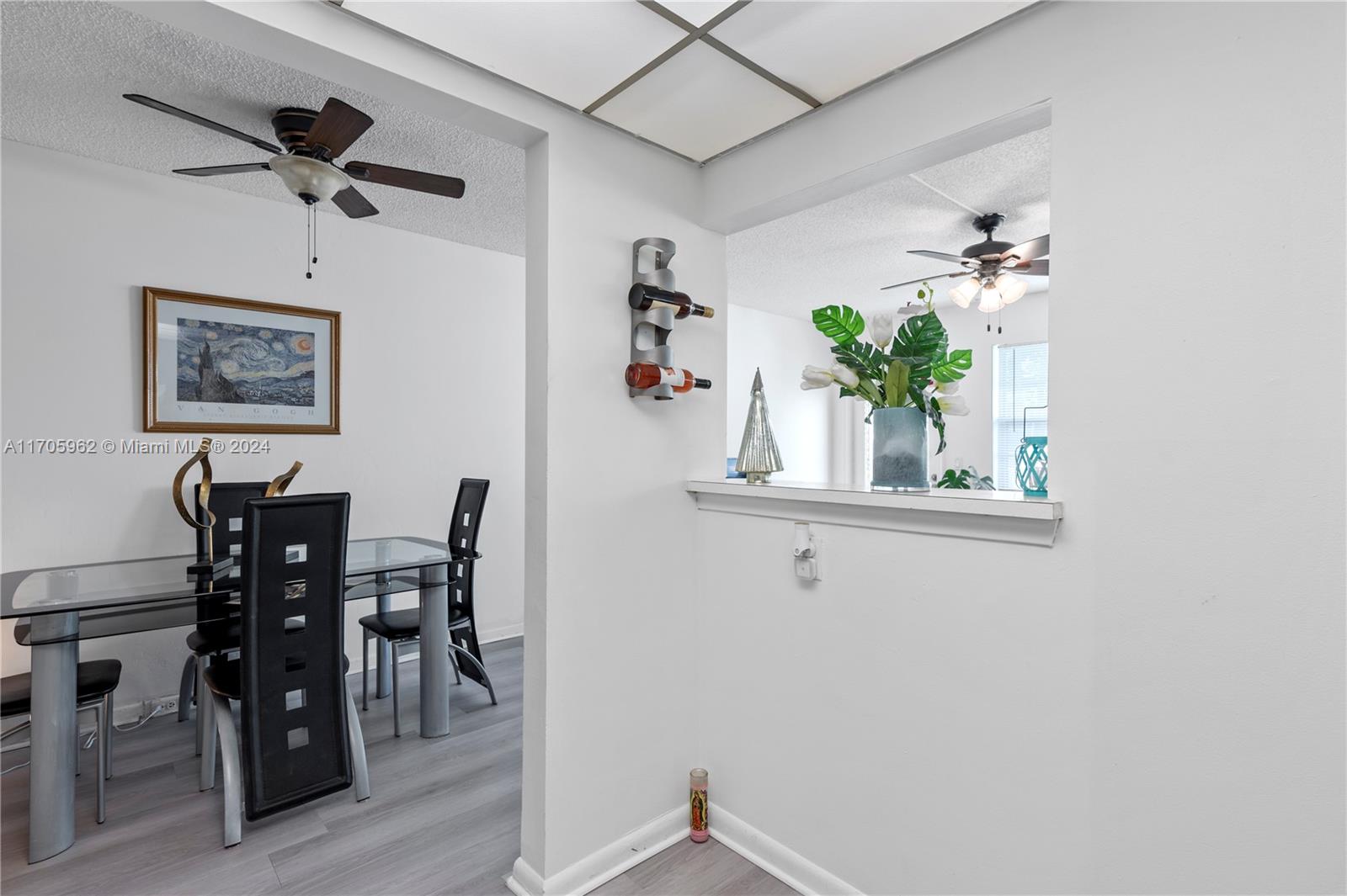 382 Markham R, Unit 382 Deerfield Beach, FL 33442 - Photo 5 of 30 a view of a dining room with furniture and a potted plant