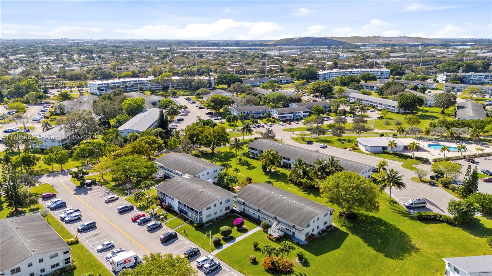 382 Markham R, Unit 382 Deerfield Beach, FL 33442 - Photo 6 of 30 an aerial view of multiple house
