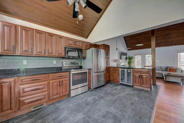 $750,000 | 408 Lakecrest Drive, Harriman, TN 37748