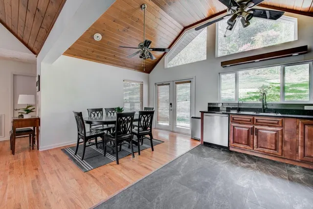 $750,000 | 408 Lakecrest Drive, Harriman, TN 37748