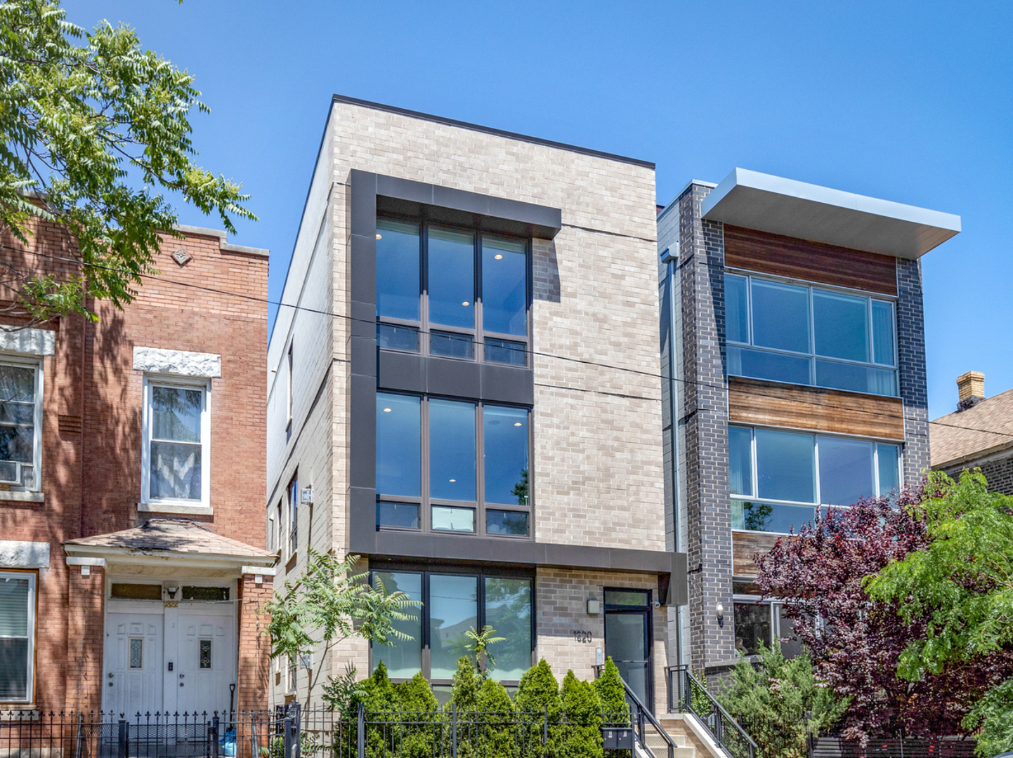 1820 West Haddon Avenue, Unit 2 Chicago, IL 60622 - Photo 1 of 18 front view of a building