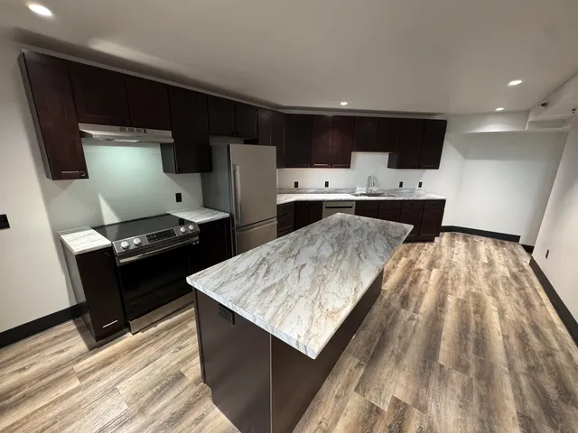 $1,195 | 219 South Badger Avenue, Appleton, WI 54914