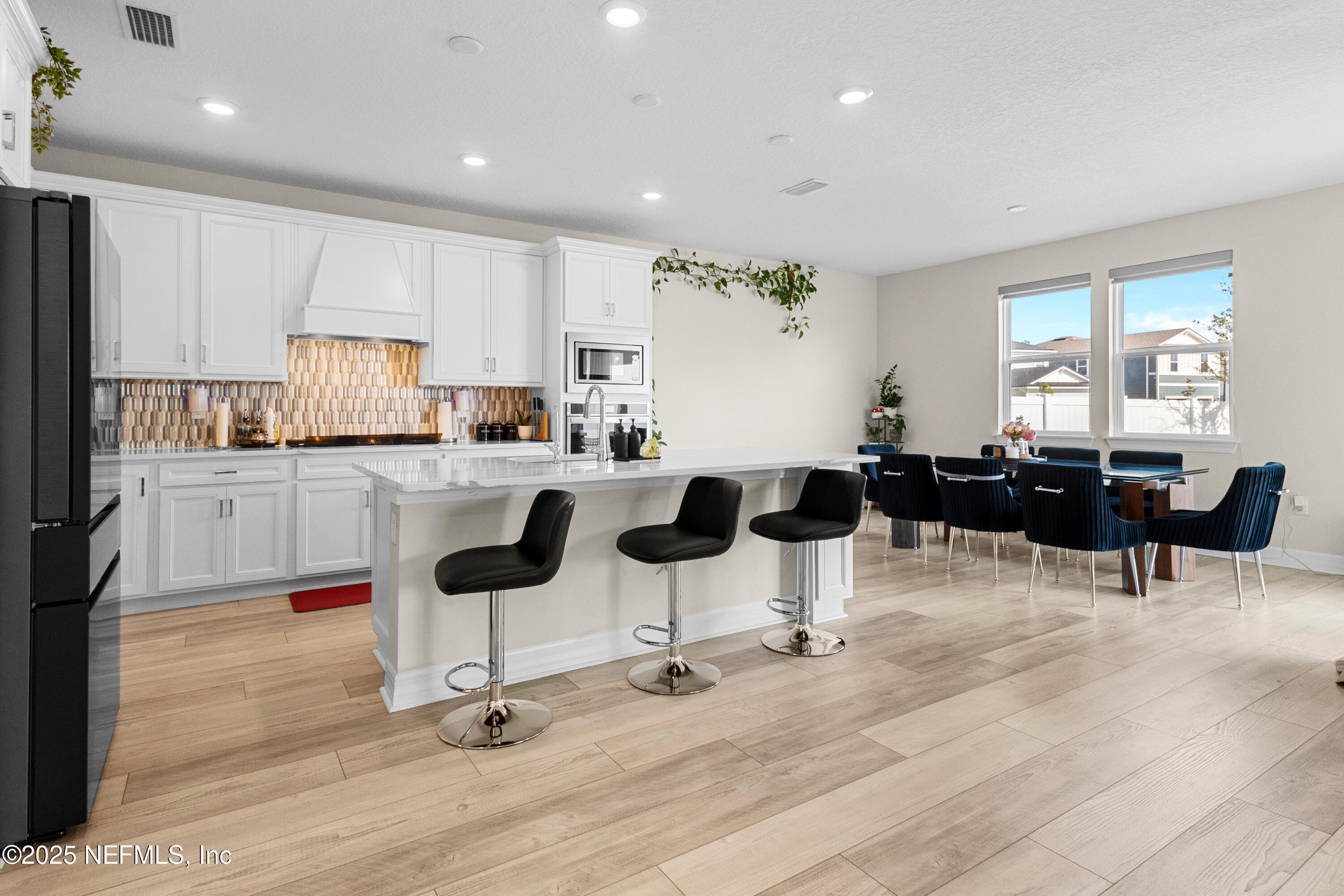 27 Flintlock Ln Street St. Augustine, FL 32095 - Photo 38 of 65 a living room with furniture and kitchen view