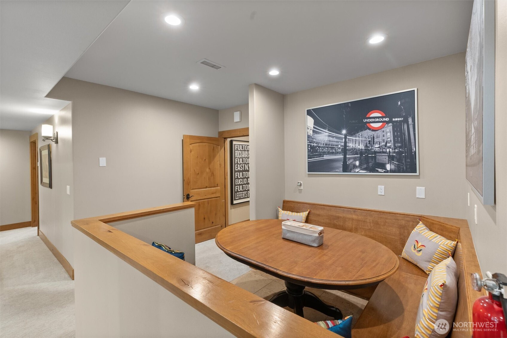 251 Evergreen Valley Loop Road Ronald, WA 98940 - Photo 26 of 38 a workspace with furniture and window