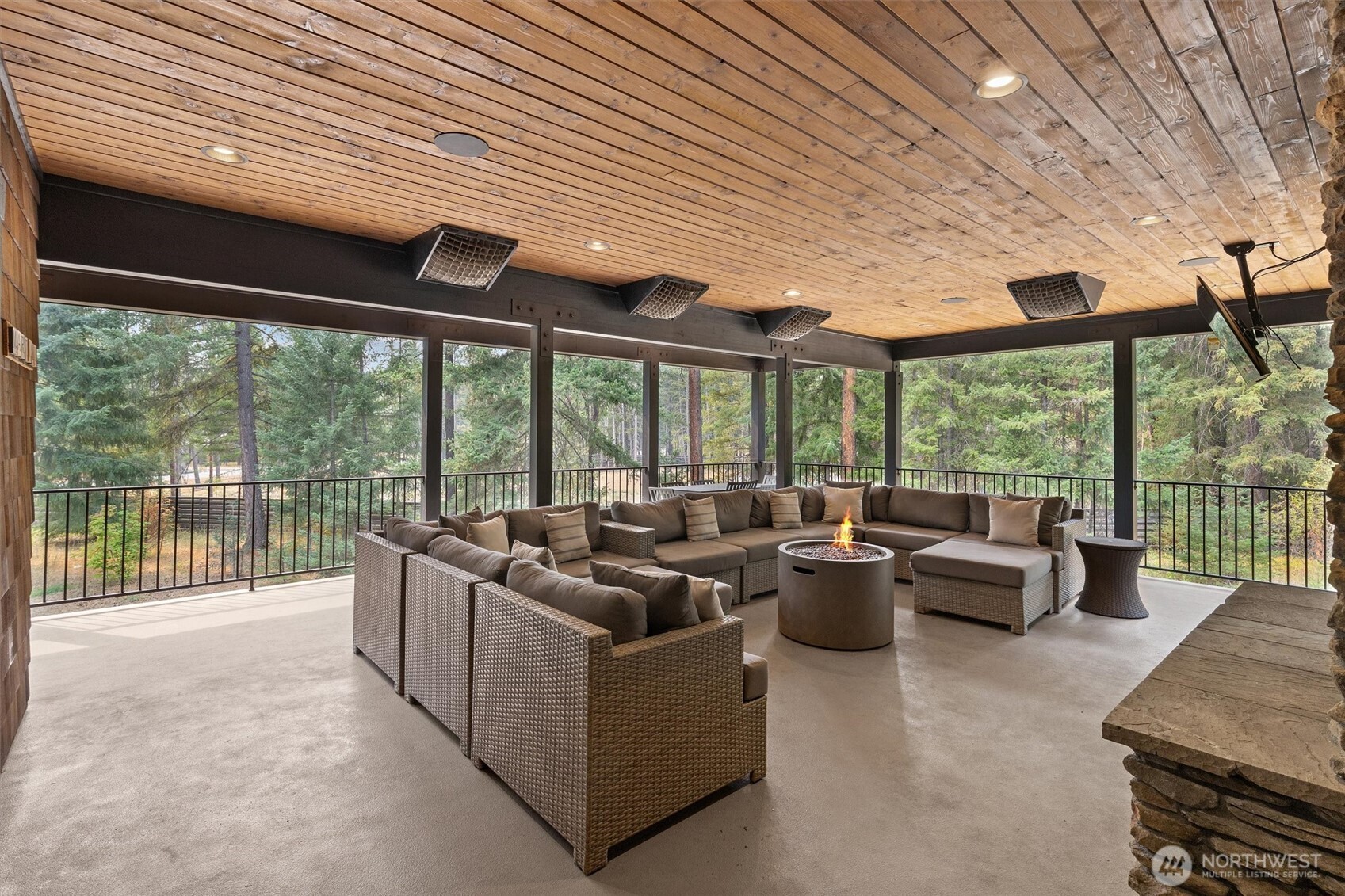 251 Evergreen Valley Loop Road Ronald, WA 98940 - Photo 5 of 38 a living room with furniture and floor to ceiling windows