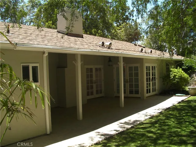 a view of house with a outdoor space