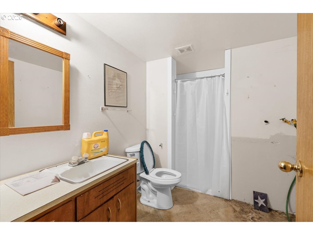 280 Cobalt Drive O'Brien, OR 97523 - Photo 13 of 27 a bathroom with a sink a toilet and a mirror