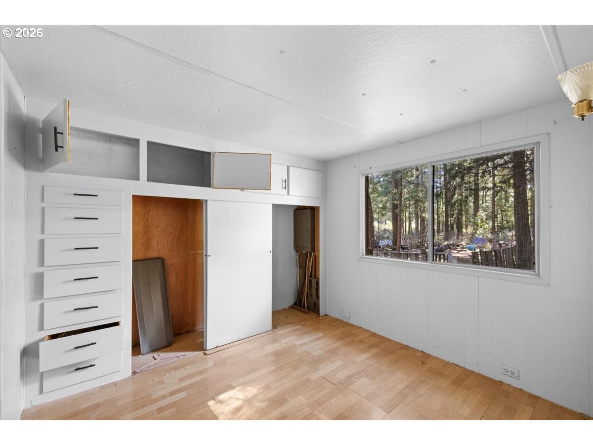 280 Cobalt Drive O'Brien, OR 97523 - Photo 15 of 27 a view of an empty room with a window