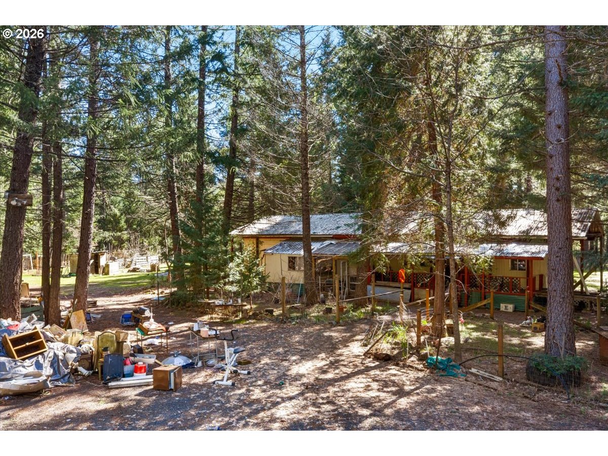 280 Cobalt Drive O'Brien, OR 97523 - Photo 18 of 27 a backyard of a house with table and chairs