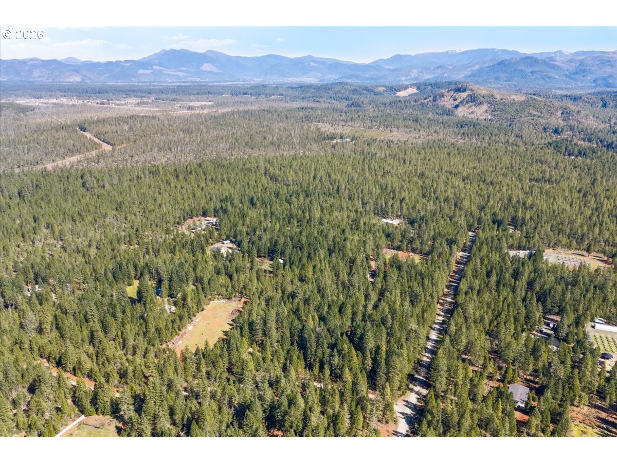 280 Cobalt Drive O'Brien, OR 97523 - Photo 22 of 27 a view of an outdoor space and a mountain